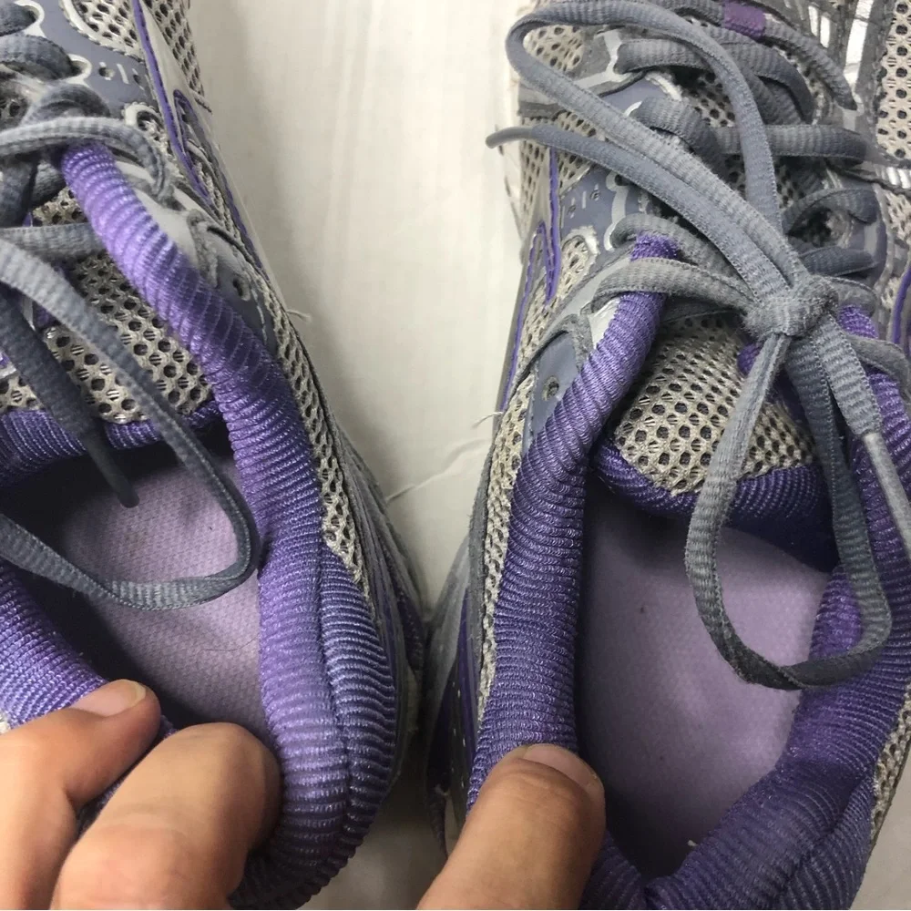 Brooks Sneakers Womens Size 9 Addiction 11 Running Shoes Purple Gray Silver DNA